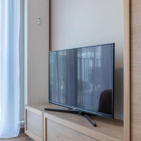 Homely! Skyview Frankfurt Airport, Fair, Rooftop, Gym! *