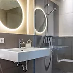דירה Homely! Skyview Frankfurt Airport, Fair, Rooftop, Gym!