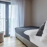 Homely! Skyview Frankfurt Airport, Fair, Rooftop, Gym! * פרנקפורט
