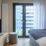 Homely! Skyview Frankfurt Airport, Fair, Rooftop, Gym! פרנקפורט