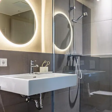 아파트 Homely! Skyview Frankfurt Airport, Fair, Rooftop, Gym!