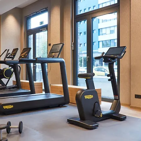 Homely! Skyview Frankfurt Airport, Fair, Rooftop, Gym! Apartment *