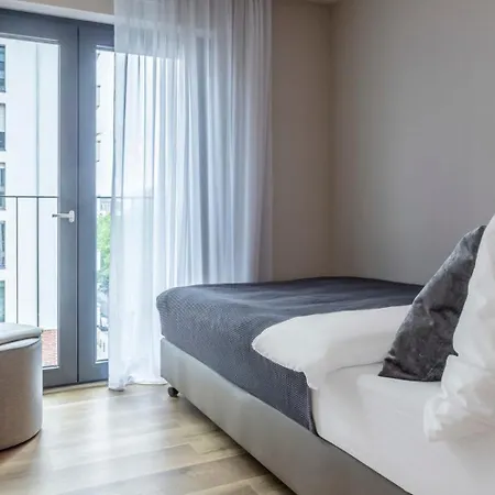 Homely! Skyview Frankfurt Airport, Fair, Rooftop, Gym! * 프랑크푸르트