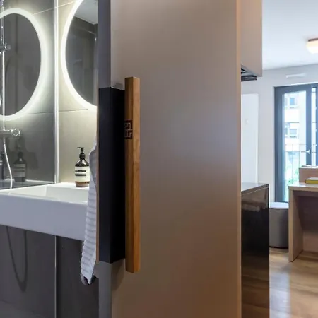 Homely! Skyview Frankfurt Airport, Fair, Rooftop, Gym! 아파트