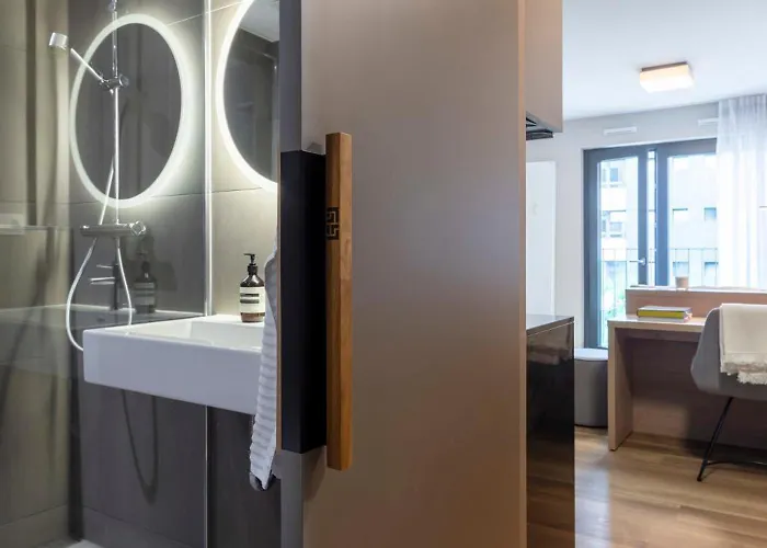 Homely! Skyview Frankfurt Airport, Fair, Rooftop, Gym! Apartman