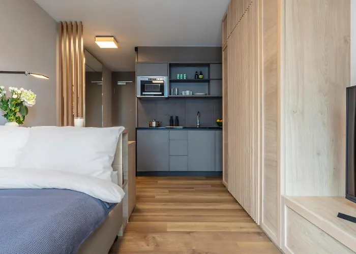 Homely! Skyview Frankfurt Airport, Fair, Rooftop, Gym! *