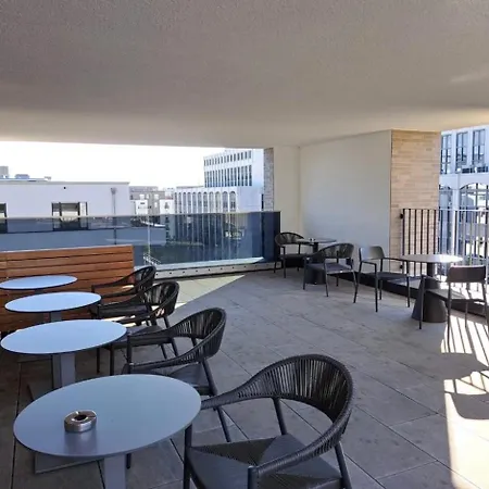 דירה Homely! Skyview Frankfurt Airport, Fair, Rooftop, Gym! פרנקפורט